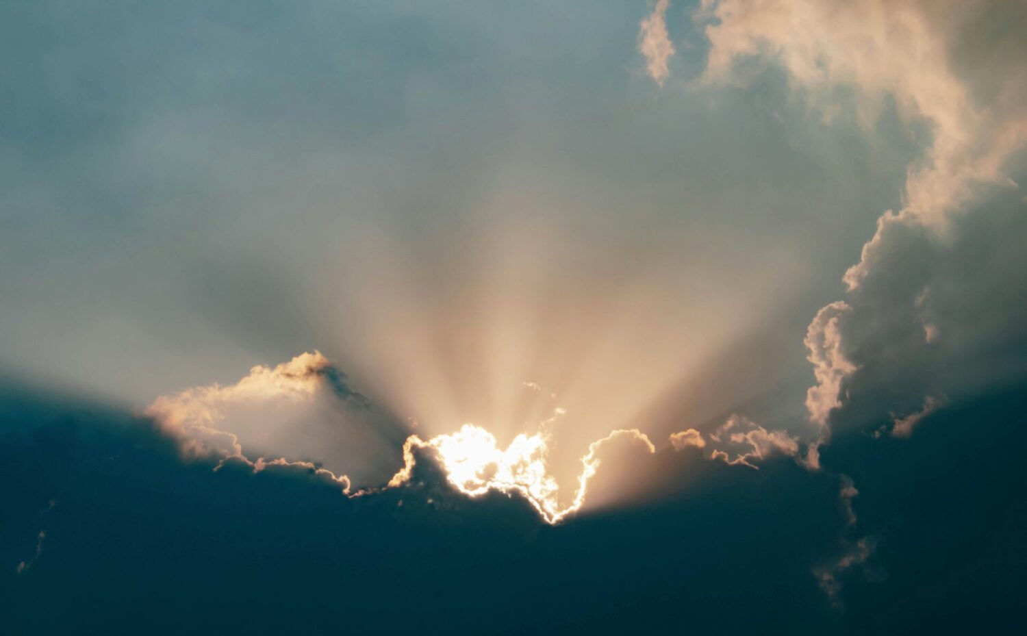 em-be-khoc-nhe-N3z4nPO7k1c-unsplash
